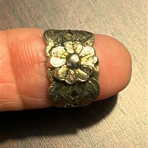 1970’s Floral Ring in Gold Tone (Brass?)